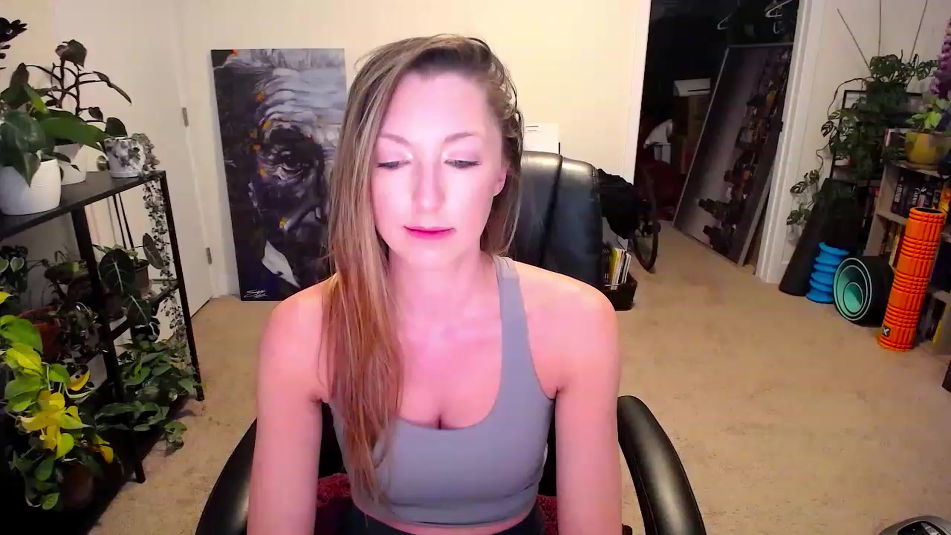 Gallery image thumbnail from HaileyJade's myfreecams stream on, 11/22/2022, 03:13 image 10 of 20