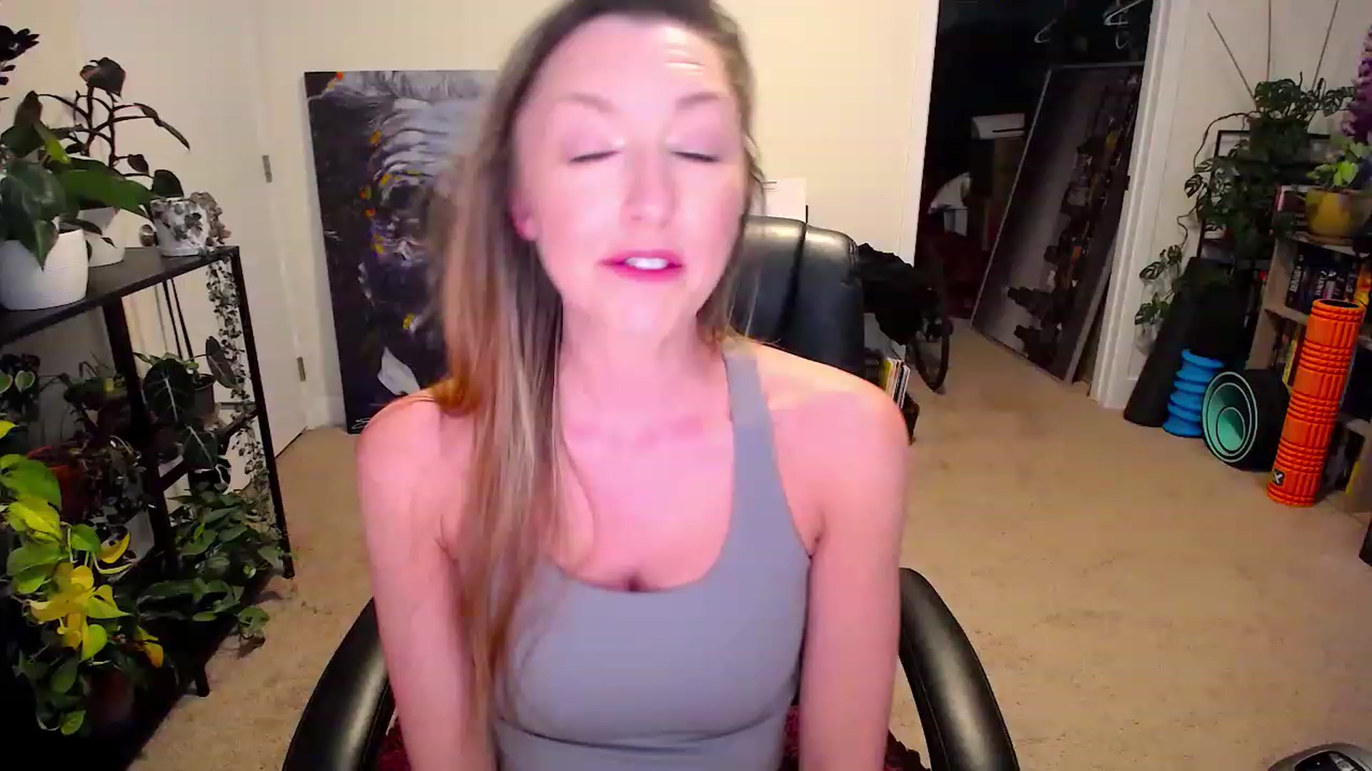 Gallery image thumbnail from HaileyJade's myfreecams stream on, 11/22/2022, 03:13 image 12 of 20