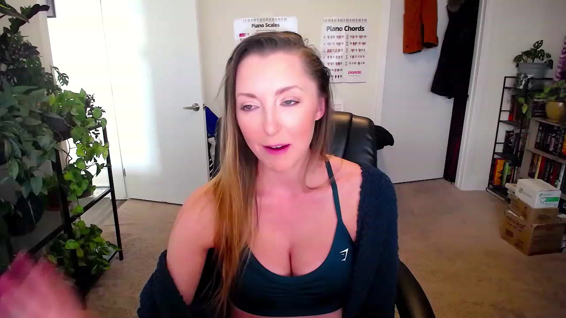 Gallery image thumbnail from HaileyJade's myfreecams stream on, 06/14/2023, 01:08 image 6 of 20