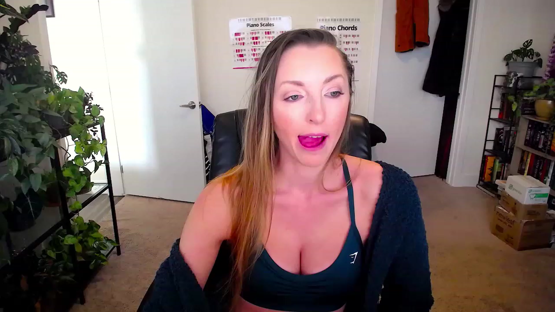 Gallery image thumbnail from HaileyJade's myfreecams stream on, 06/14/2023, 01:08 image 8 of 20