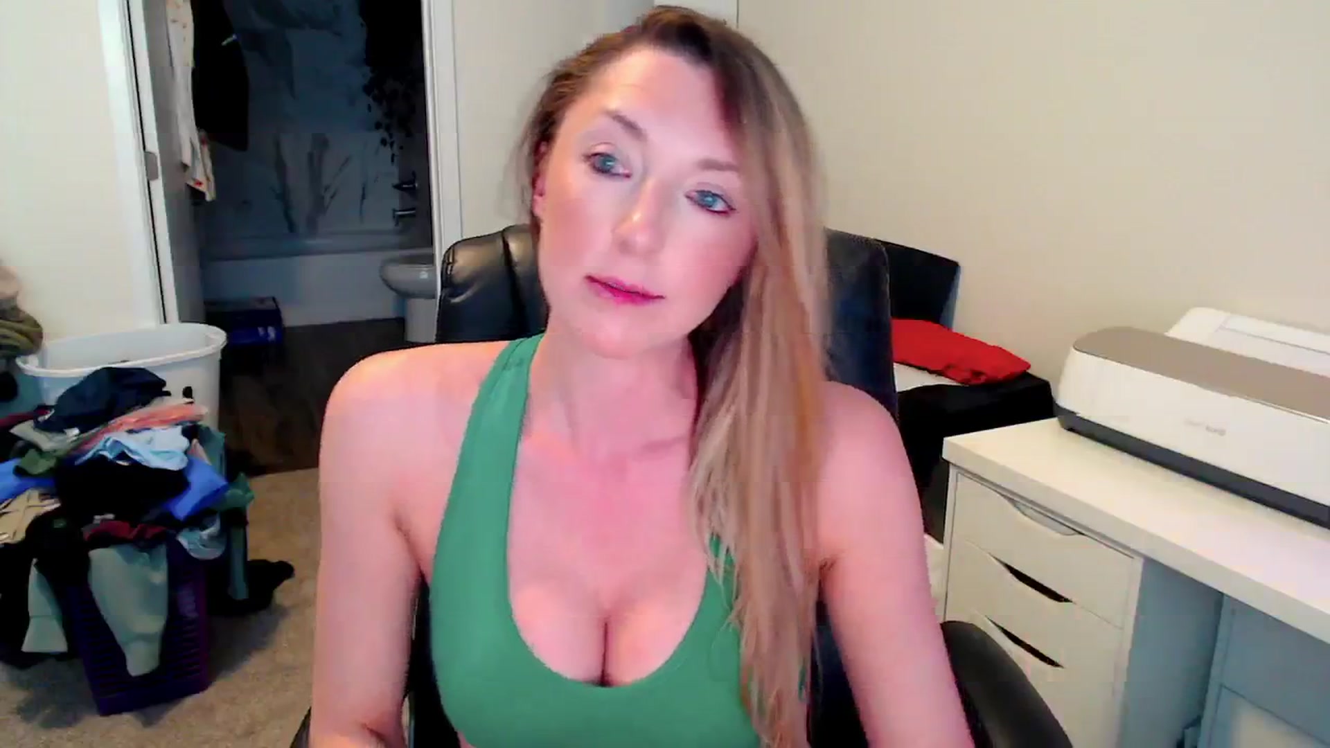Gallery image thumbnail from HaileyJade's myfreecams stream on, 03/19/2025, 24:07 image 20 of 20