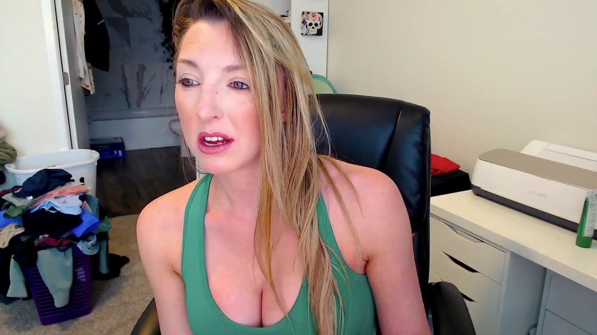 Gallery image thumbnail from HaileyJade's myfreecams stream on, 03/19/2025, 24:07 image 5 of 20