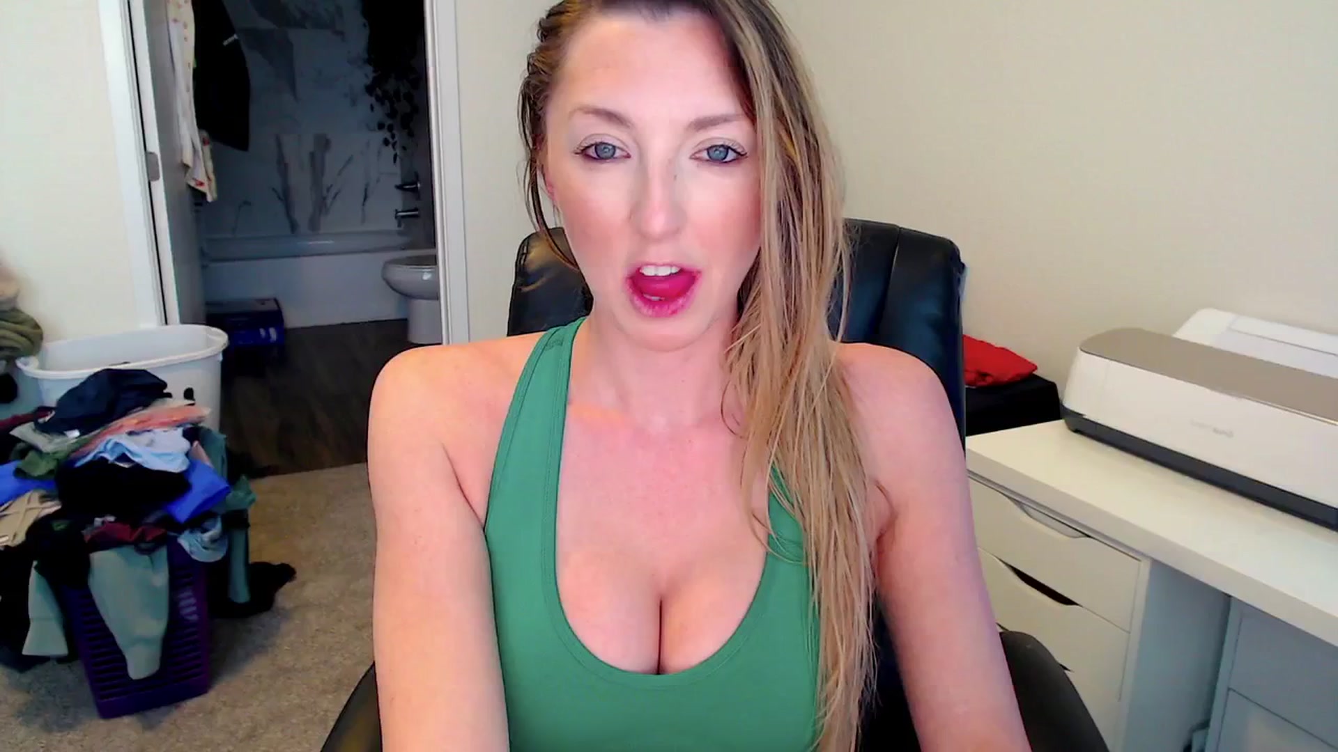 Gallery image thumbnail from HaileyJade's myfreecams stream on, 03/19/2025, 24:07 image 15 of 20