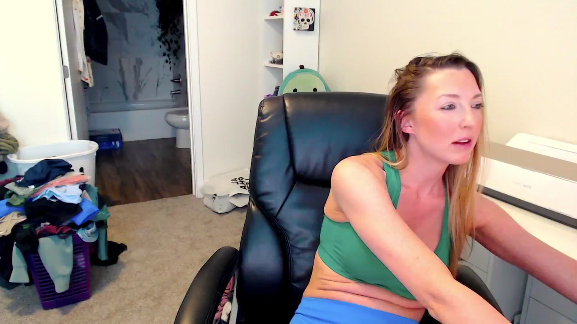 Gallery image thumbnail from HaileyJade's myfreecams stream on, 03/19/2025, 24:07 image 12 of 20