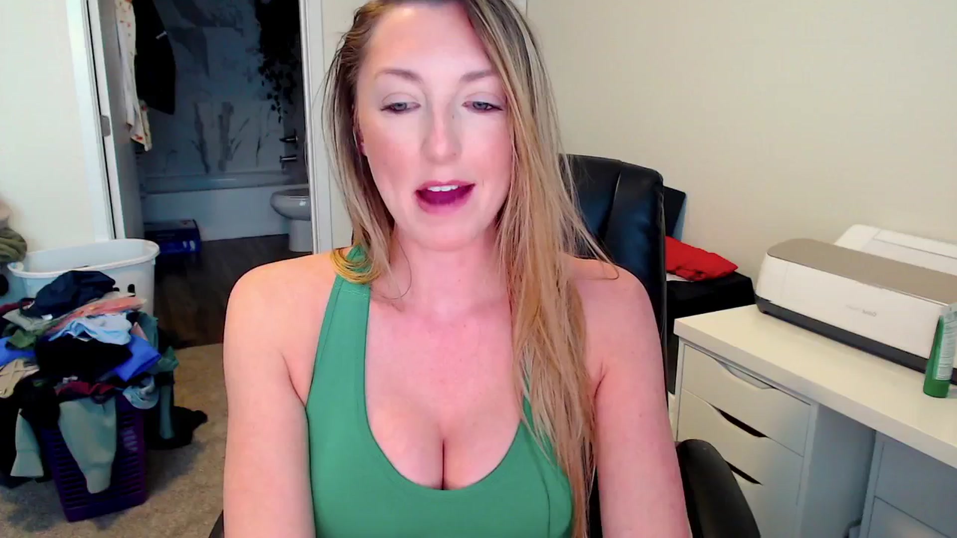 Gallery image thumbnail from HaileyJade's myfreecams stream on, 03/19/2025, 24:07 image 9 of 20