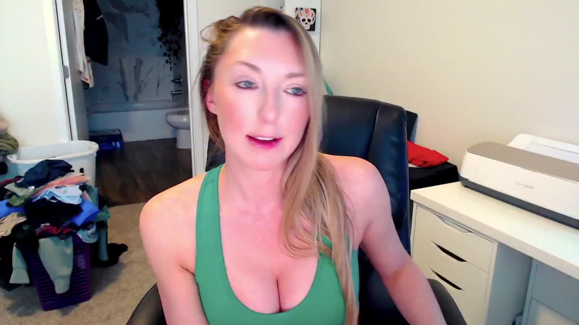 Gallery image thumbnail from HaileyJade's myfreecams stream on, 03/19/2025, 24:29 image 4 of 20