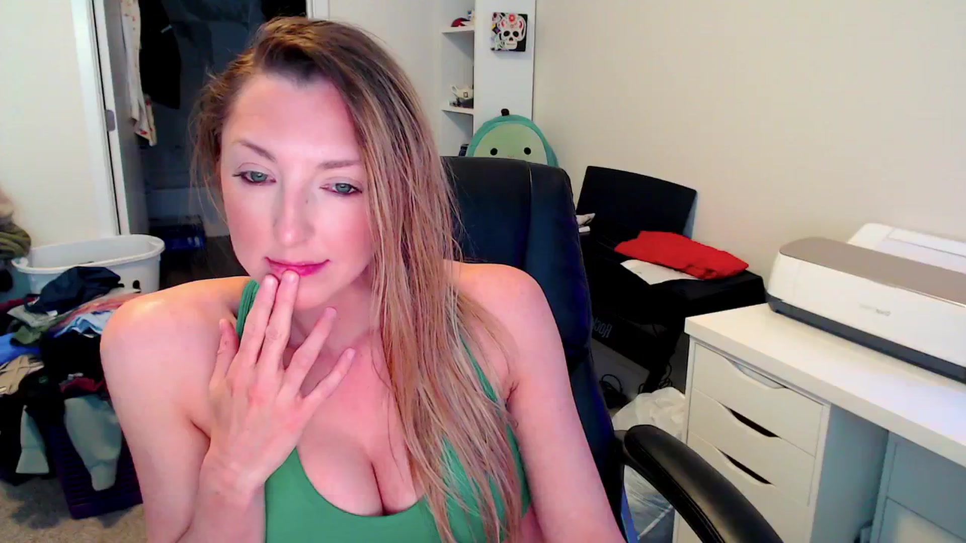 Gallery image thumbnail from HaileyJade's myfreecams stream on, 03/19/2025, 24:29 image 17 of 20
