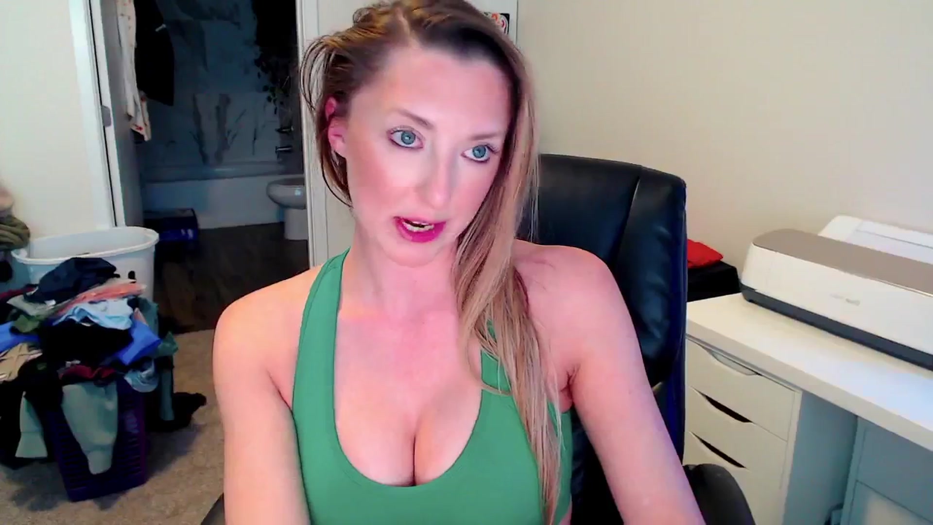 Gallery image thumbnail from HaileyJade's myfreecams stream on, 03/19/2025, 24:29 image 13 of 20