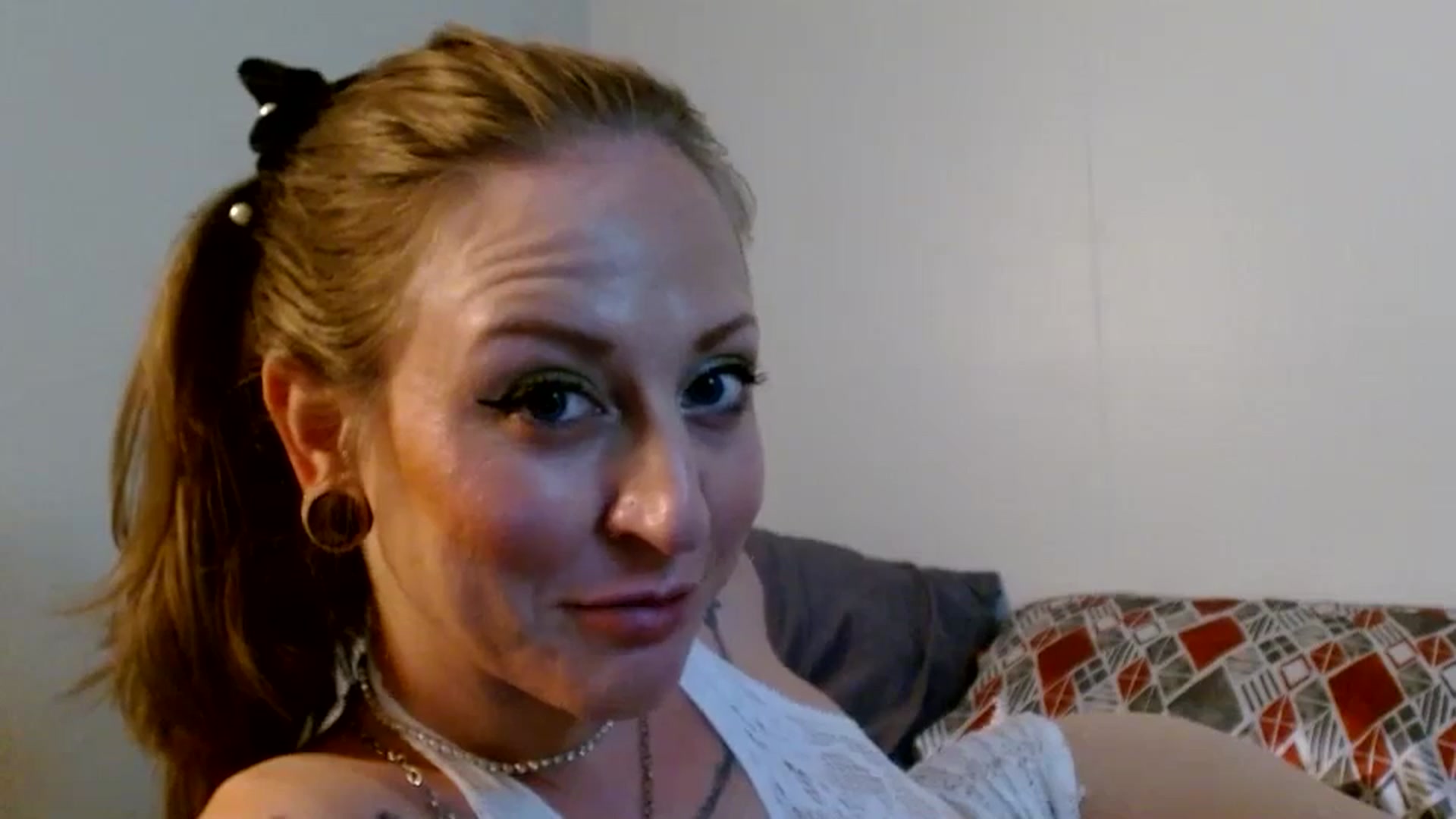 Gallery image thumbnail from HaileyKehryn's myfreecams stream on, 08/29/2024, 08:19 image 19 of 20