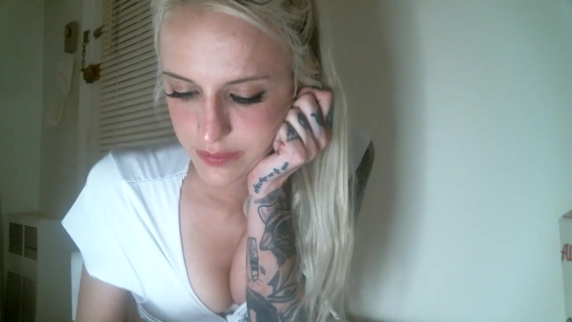 Gallery image thumbnail from HaileyWinters's myfreecams stream on, 02/19/2023, 05:01 image 10 of 20
