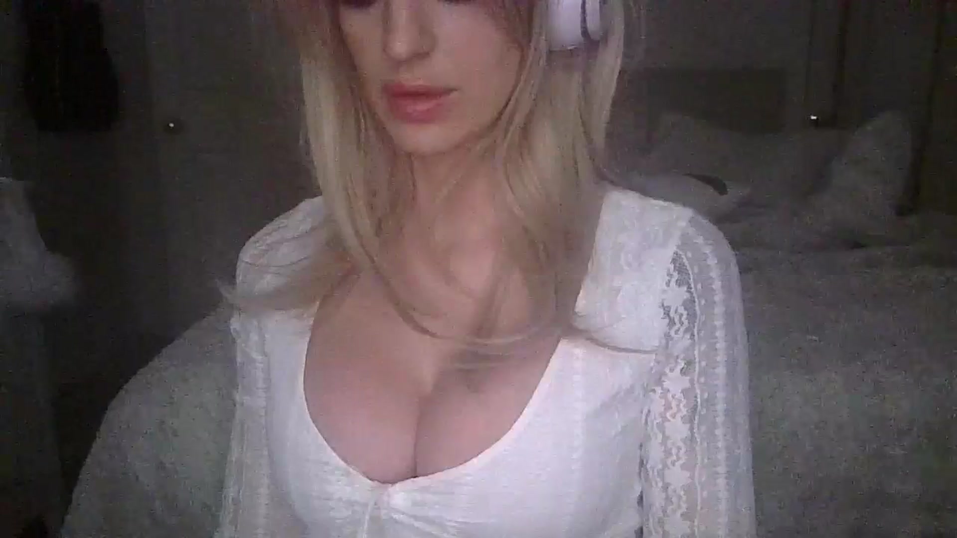 Gallery image thumbnail from HaileyWinters's myfreecams stream on, 03/10/2026, 07:32 image 17 of 20