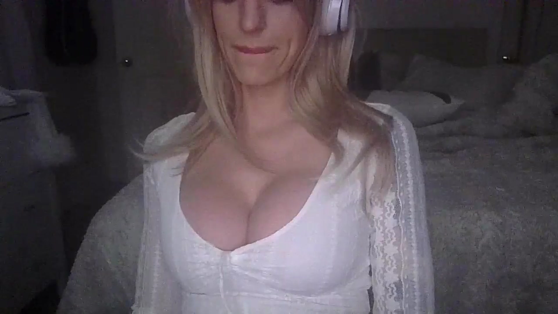 Gallery image thumbnail from HaileyWinters's myfreecams stream on, 03/10/2026, 07:32 image 7 of 20