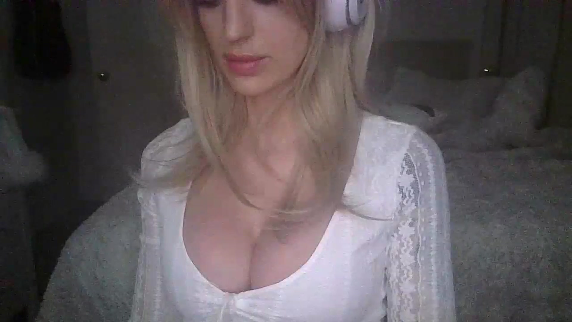 Gallery image thumbnail from HaileyWinters's myfreecams stream on, 03/10/2026, 07:32 image 16 of 20
