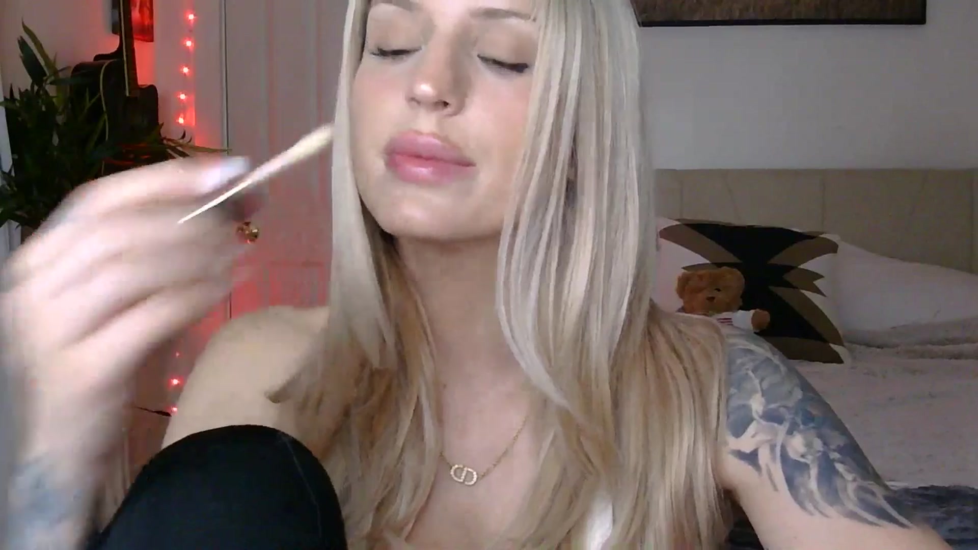 Gallery image thumbnail from HaileyWinters's myfreecams stream on, 04/03/2026, 06:34 image 8 of 20