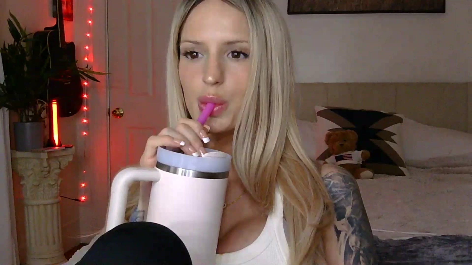 Gallery image thumbnail from HaileyWinters's myfreecams stream on, 04/03/2026, 06:34 image 9 of 20