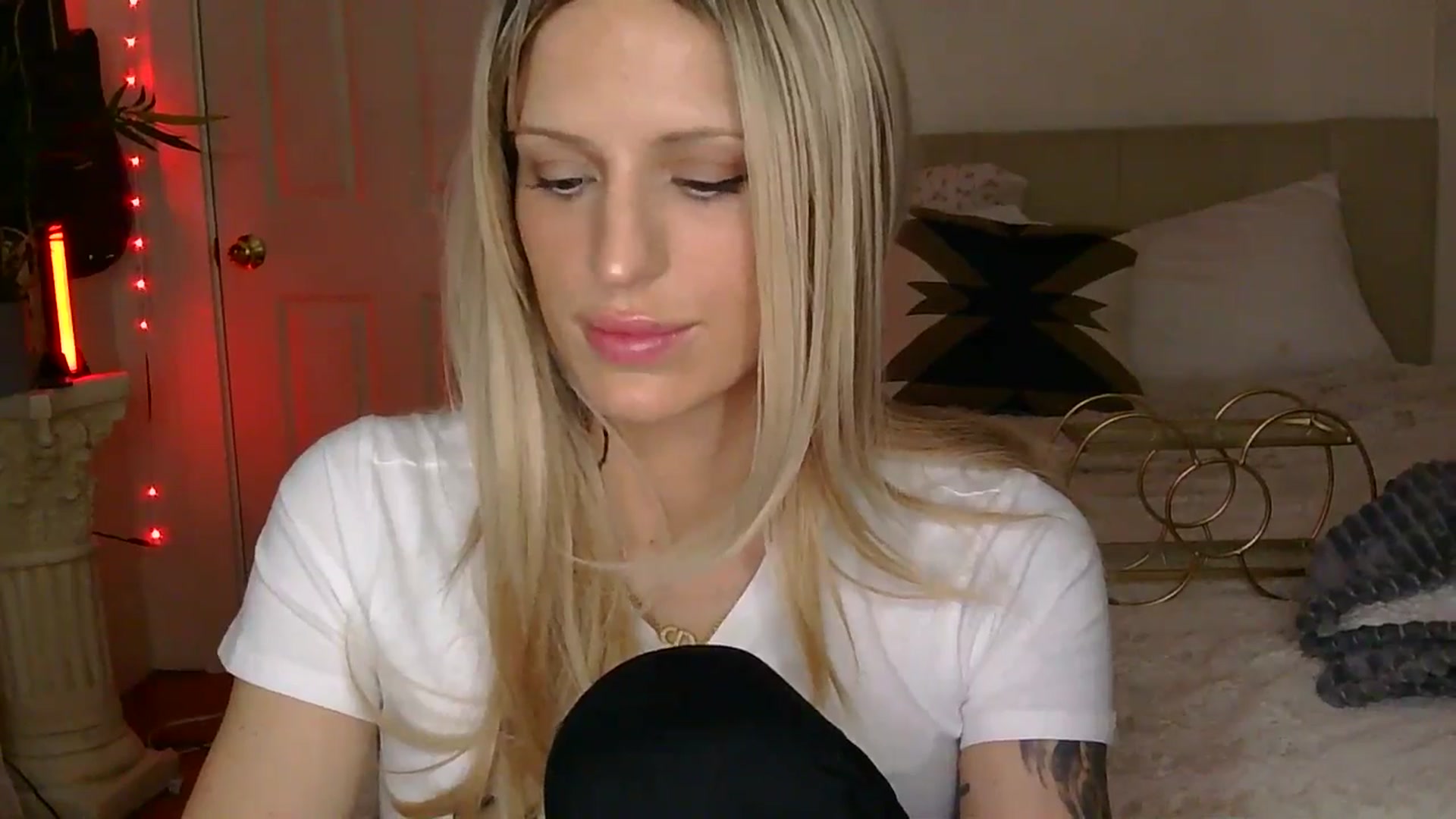 Gallery image thumbnail from HaileyWinters's myfreecams stream on, 04/04/2026, 06:42 image 18 of 20