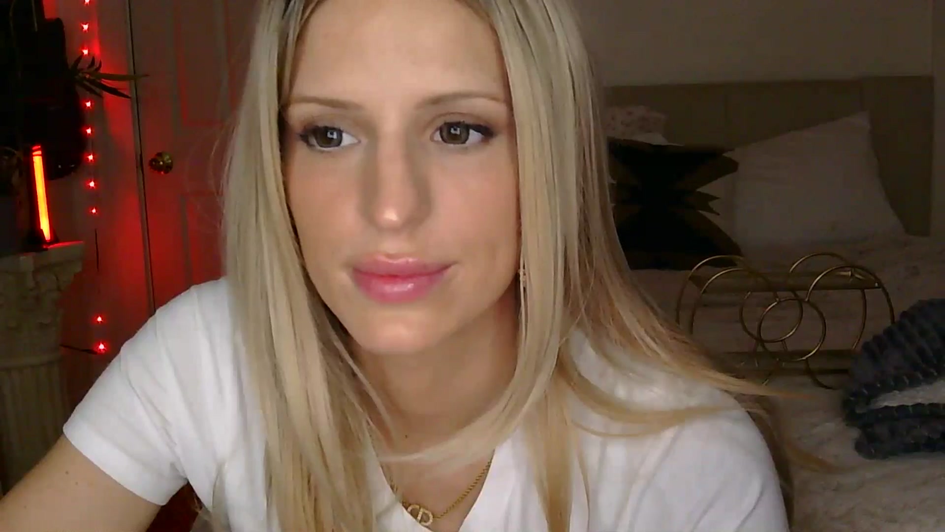Gallery image thumbnail from HaileyWinters's myfreecams stream on, 04/04/2026, 06:42 image 15 of 20