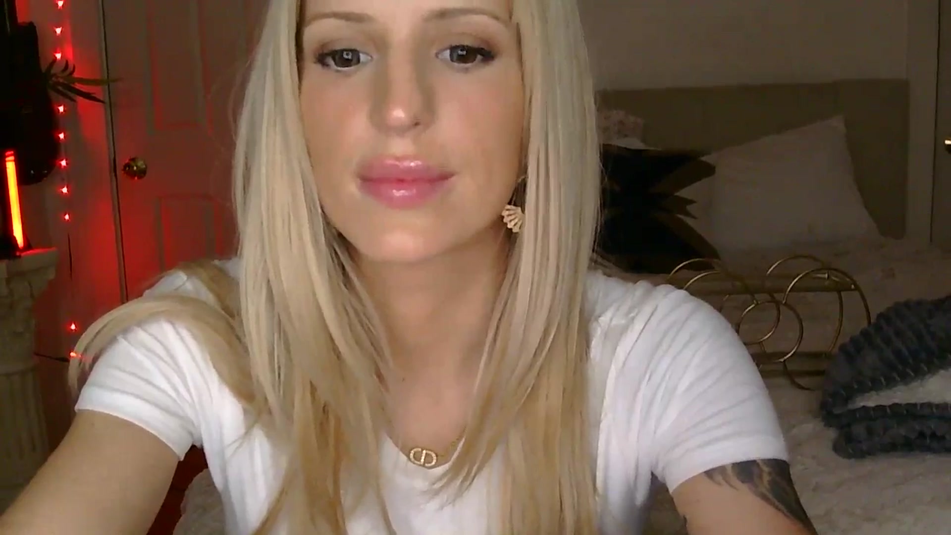 Gallery image thumbnail from HaileyWinters's myfreecams stream on, 04/04/2026, 06:42 image 5 of 20