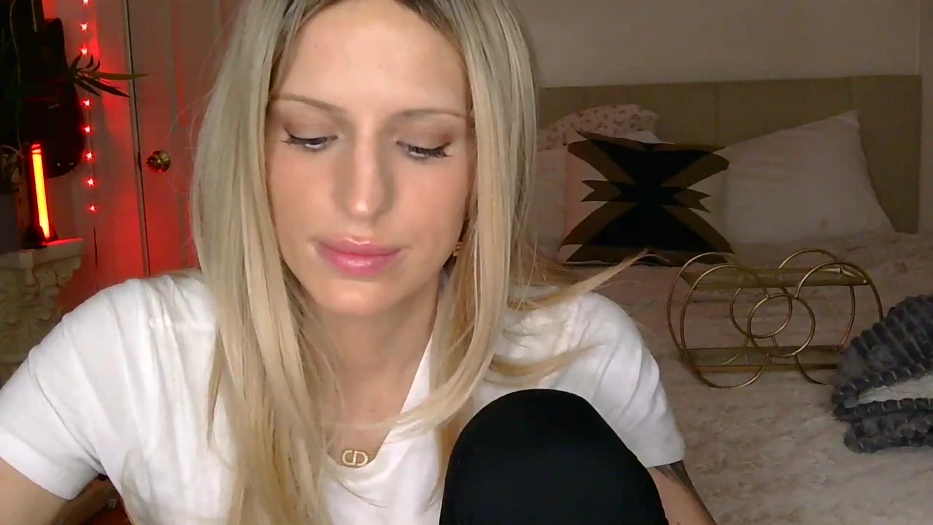 Gallery image thumbnail from HaileyWinters's myfreecams stream on, 04/04/2026, 06:42 image 17 of 20