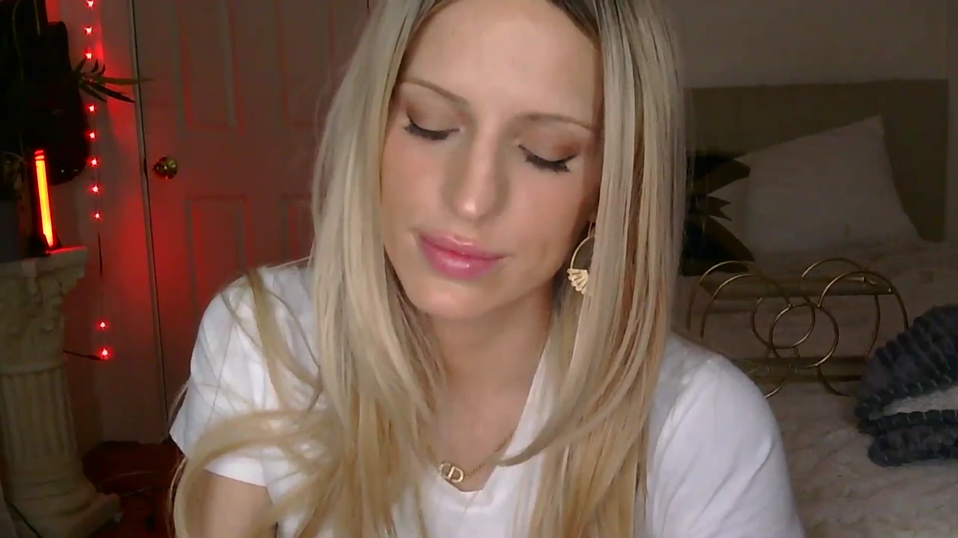 Gallery image thumbnail from HaileyWinters's myfreecams stream on, 04/04/2026, 06:42 image 8 of 20