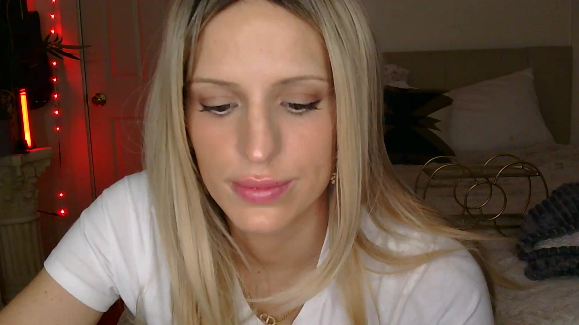 Gallery image thumbnail from HaileyWinters's myfreecams stream on, 04/04/2026, 06:42 image 16 of 20