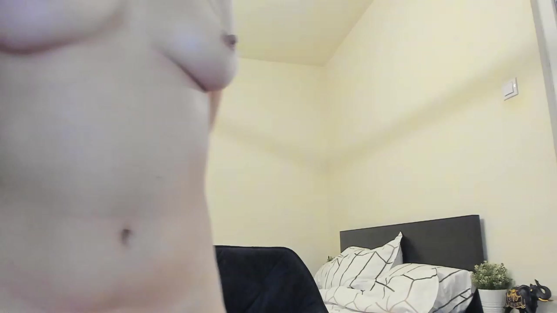 Gallery image thumbnail from Hailey_Honeyy's myfreecams stream on, 12/08/2022, 20:07 image 18 of 20