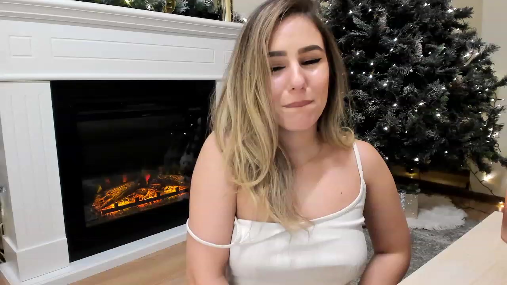 Gallery image thumbnail from Hailey_Honeyy's myfreecams stream on, 12/09/2022, 20:38 image 5 of 20