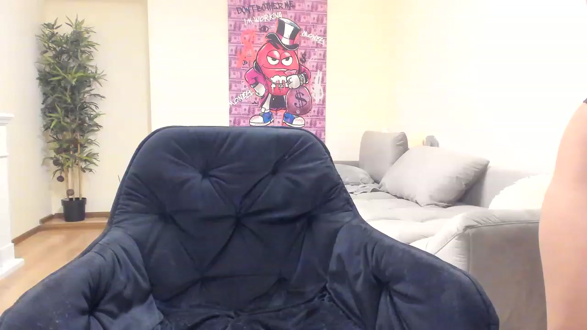 Gallery image thumbnail from Hailey_Honeyy's myfreecams stream on, 03/28/2023, 17:35 image 1 of 20