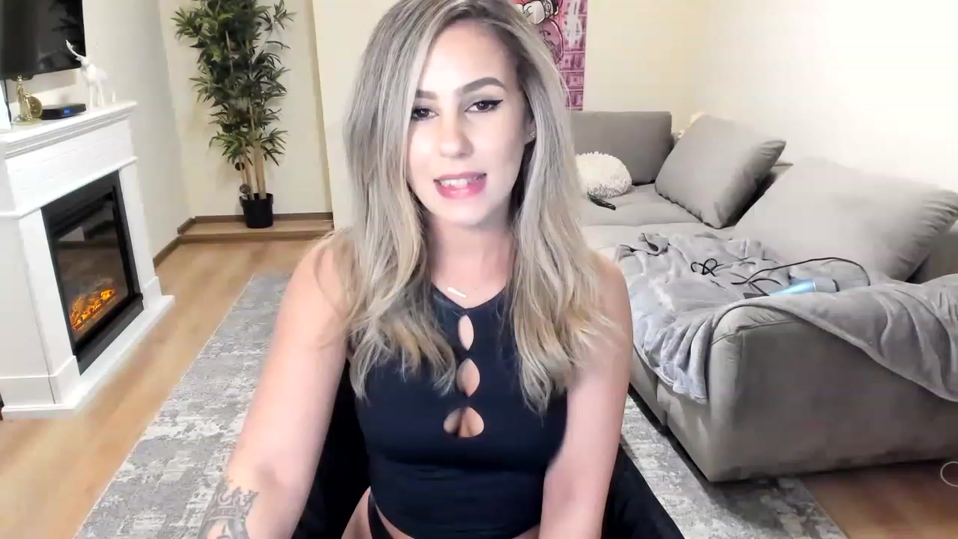 Gallery image thumbnail from Hailey_Honeyy's myfreecams stream on, 05/25/2023, 18:40 image 1 of 20