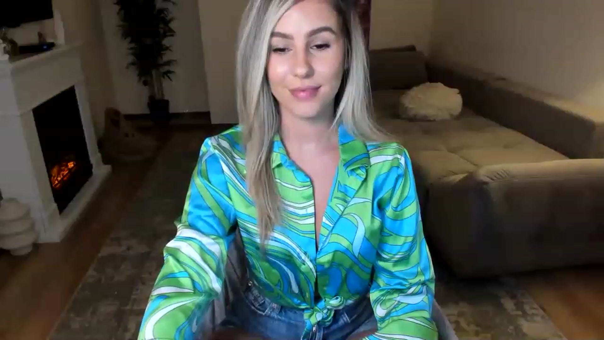 Gallery image thumbnail from Hailey_Honeyy's myfreecams stream on, 08/25/2023, 17:11 image 6 of 20