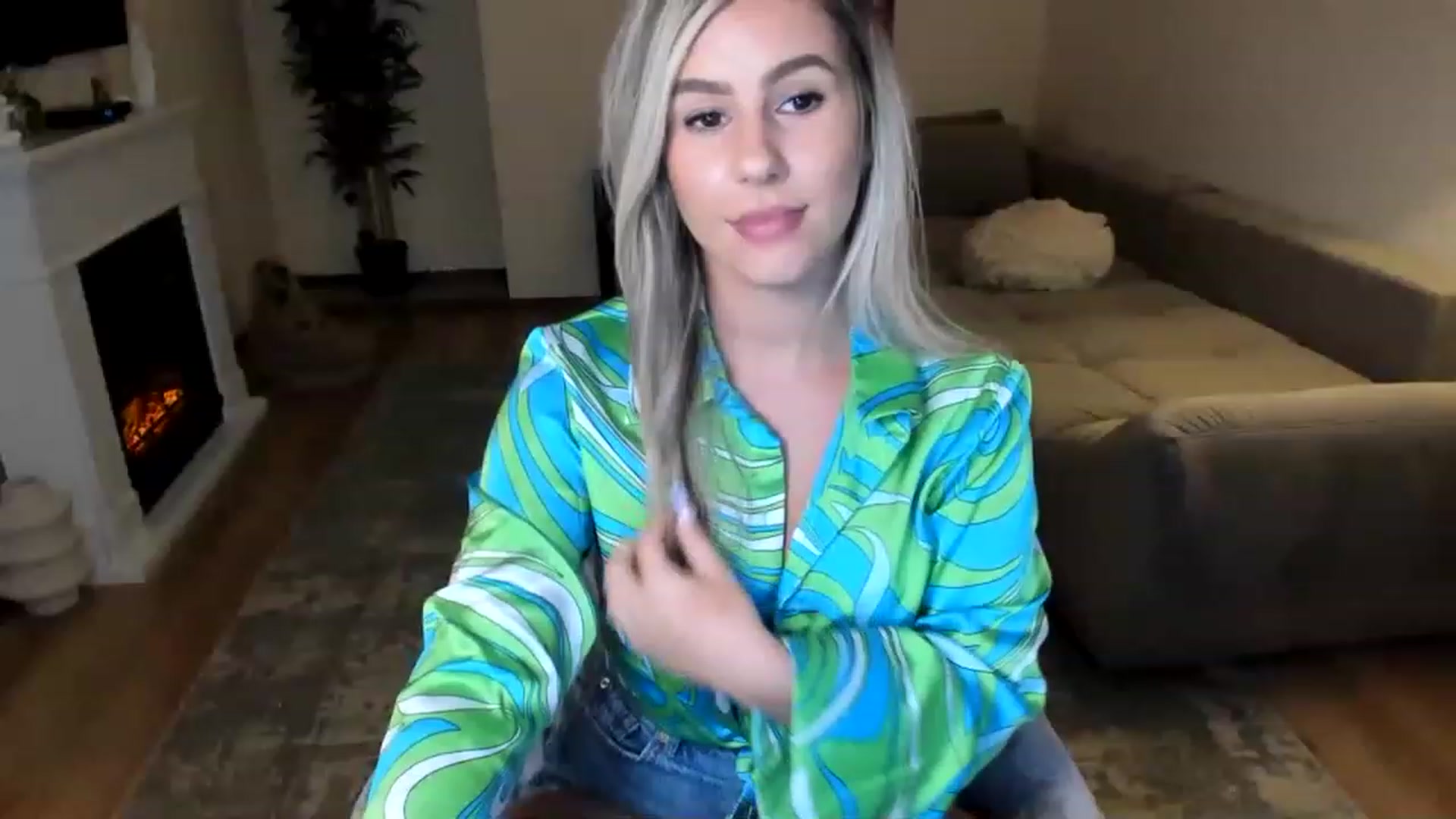 Gallery image thumbnail from Hailey_Honeyy's myfreecams stream on, 08/25/2023, 17:11 image 7 of 20