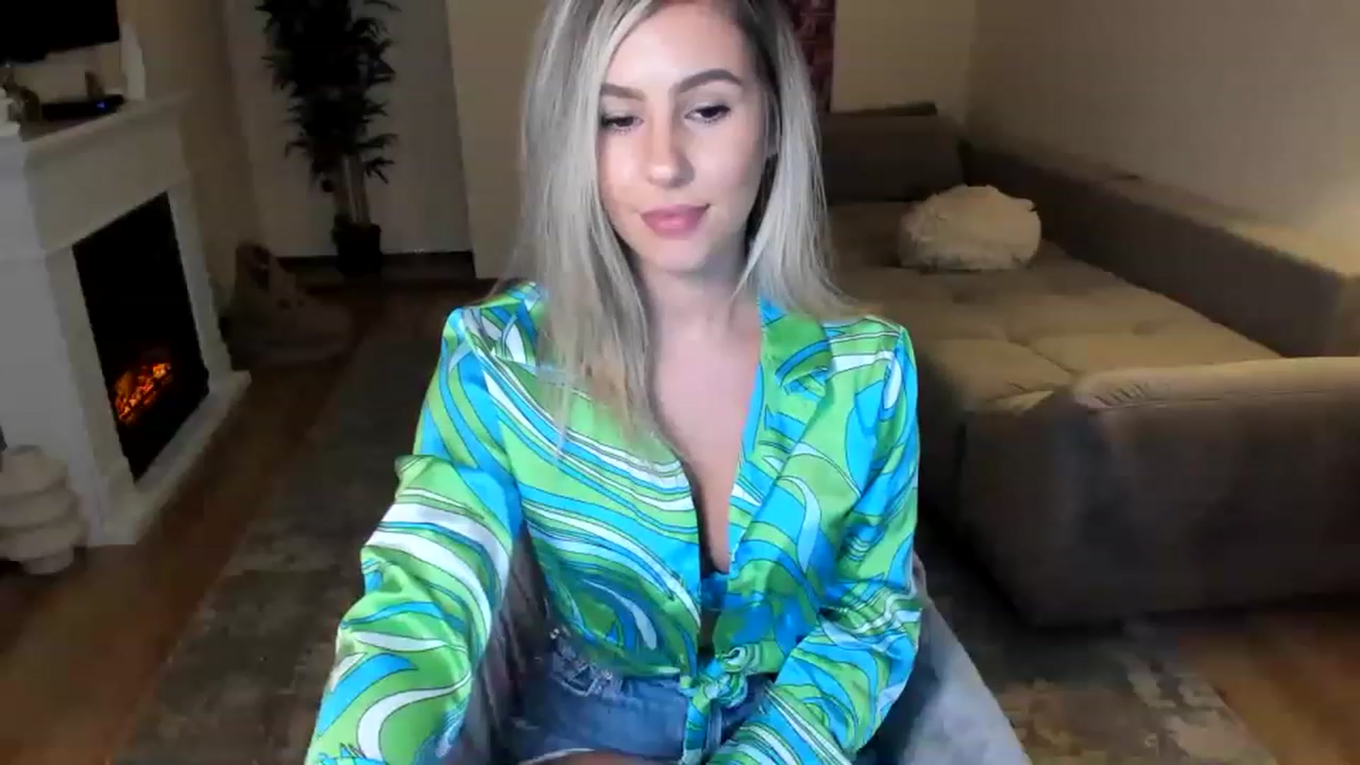 Gallery image thumbnail from Hailey_Honeyy's myfreecams stream on, 08/25/2023, 17:11 image 5 of 20