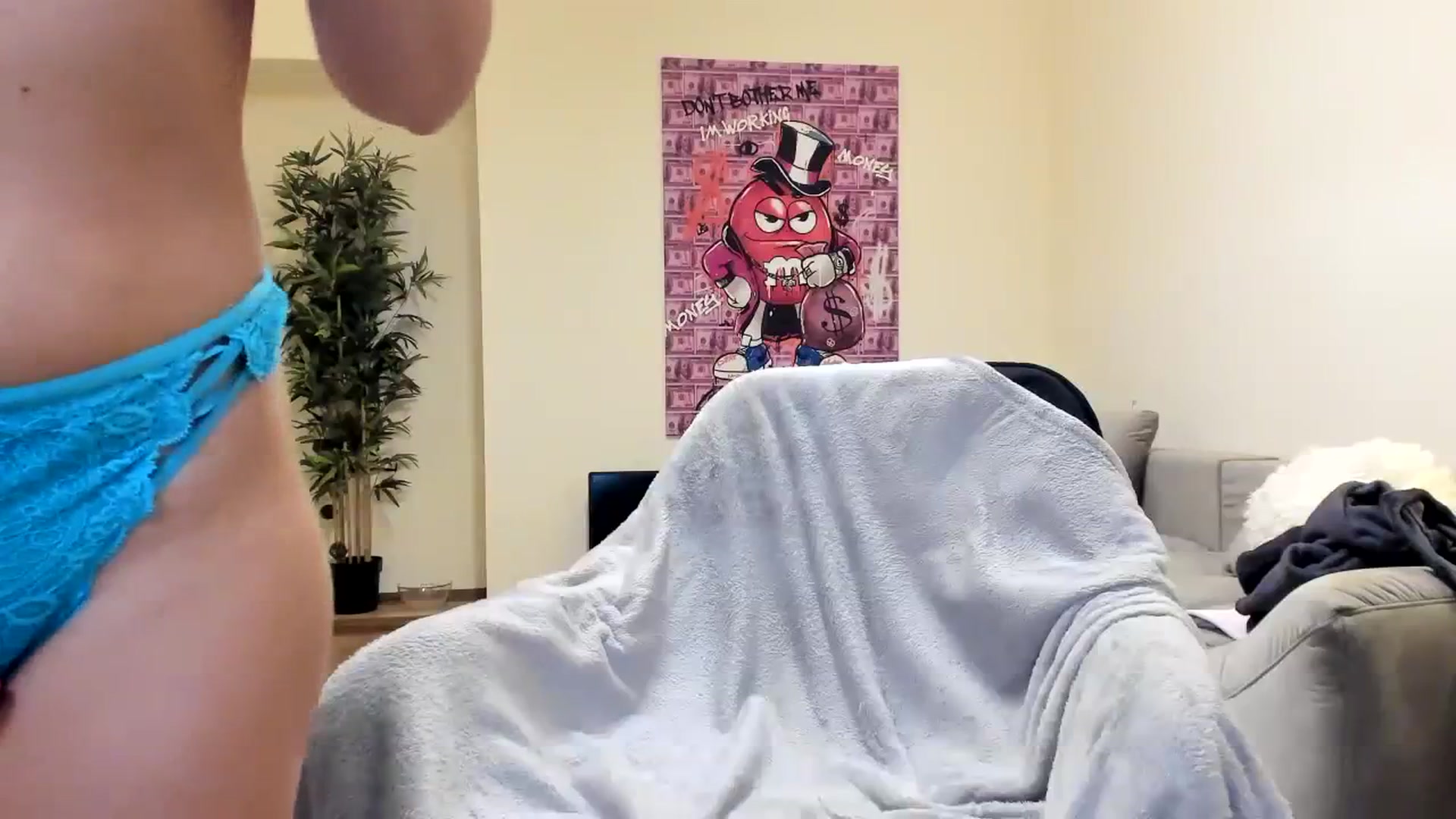 Gallery image thumbnail from Hailey_Honeyy's myfreecams stream on, 10/08/2023, 16:01 image 18 of 20