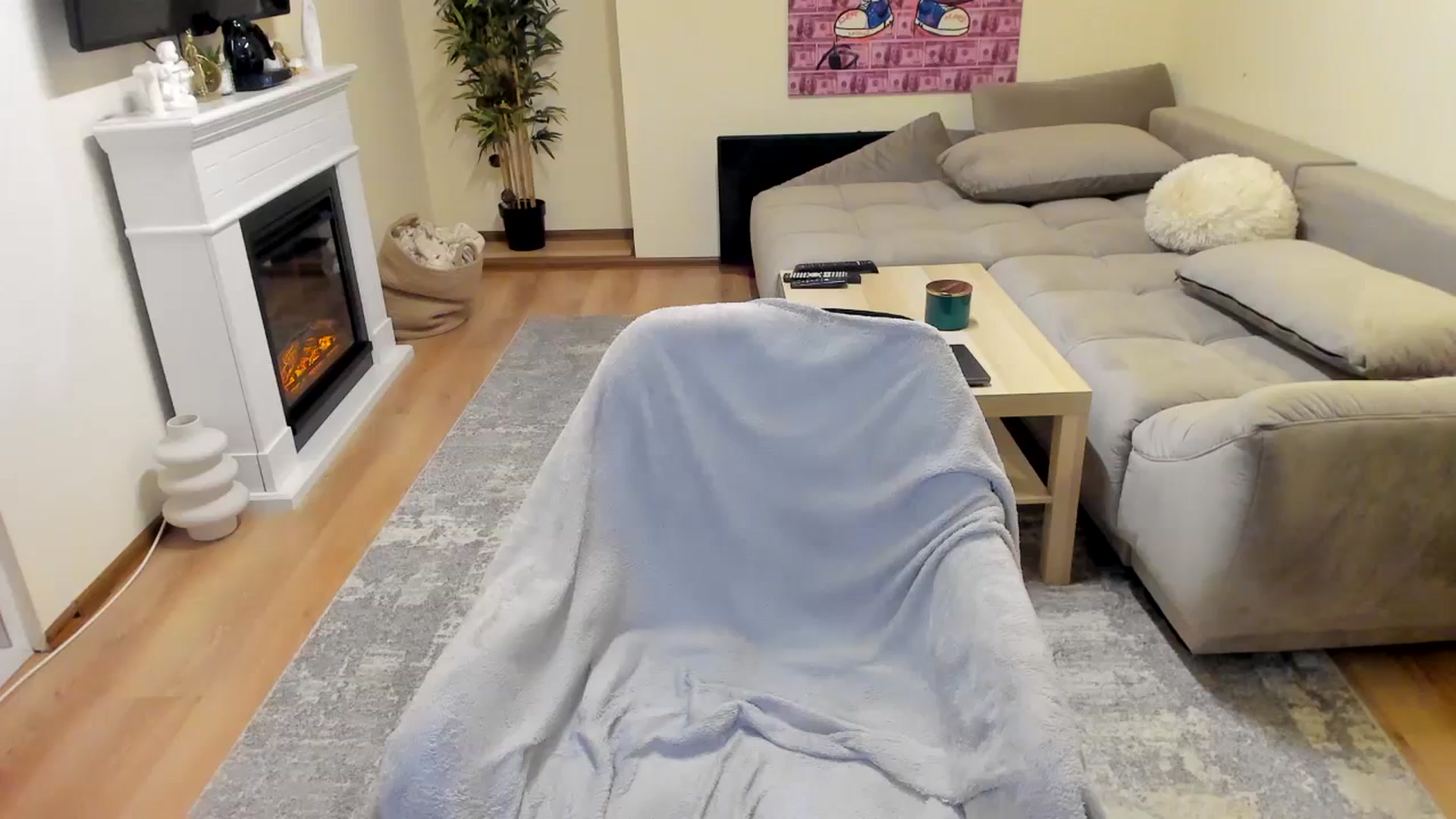 Gallery image thumbnail from Hailey_Honeyy's myfreecams stream on, 10/16/2023, 17:56 image 16 of 20
