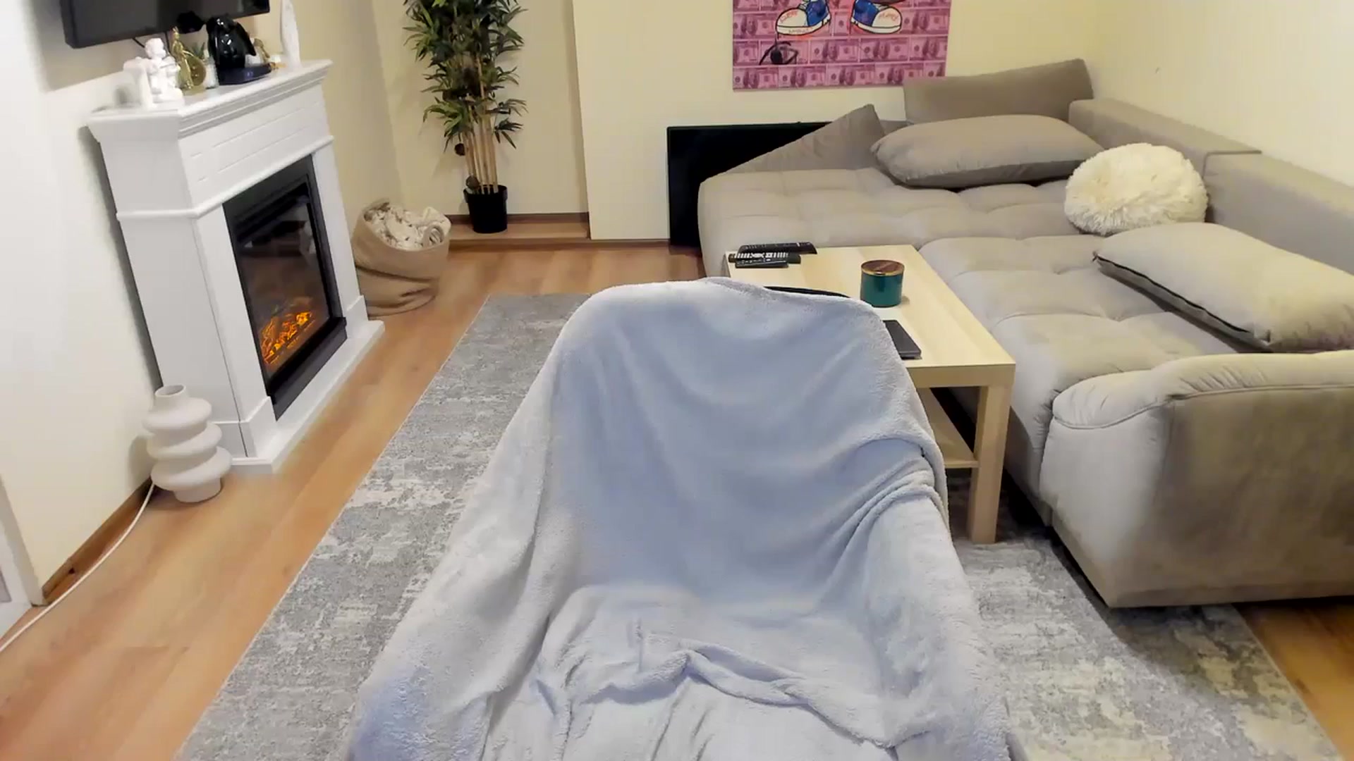 Gallery image thumbnail from Hailey_Honeyy's myfreecams stream on, 10/16/2023, 17:56 image 18 of 20