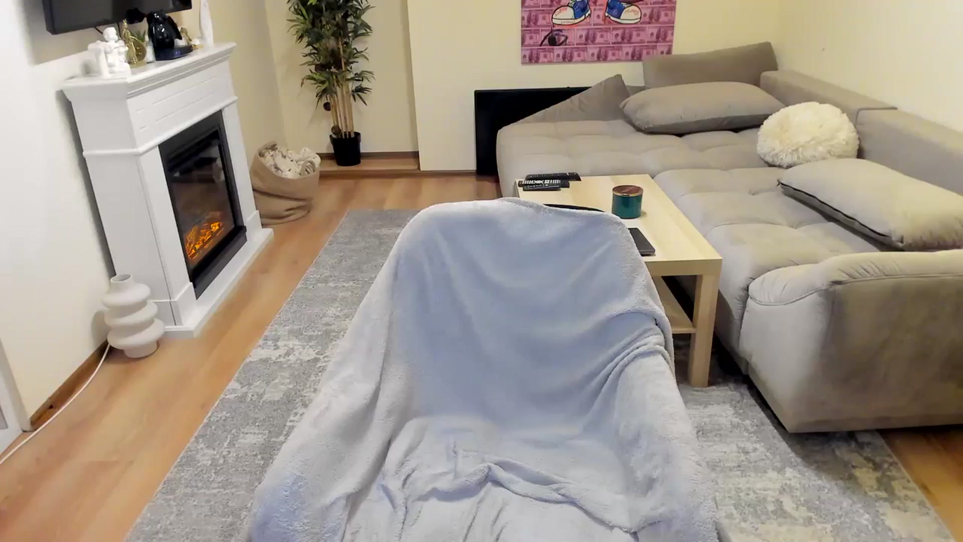 Gallery image thumbnail from Hailey_Honeyy's myfreecams stream on, 10/16/2023, 17:56 image 17 of 20