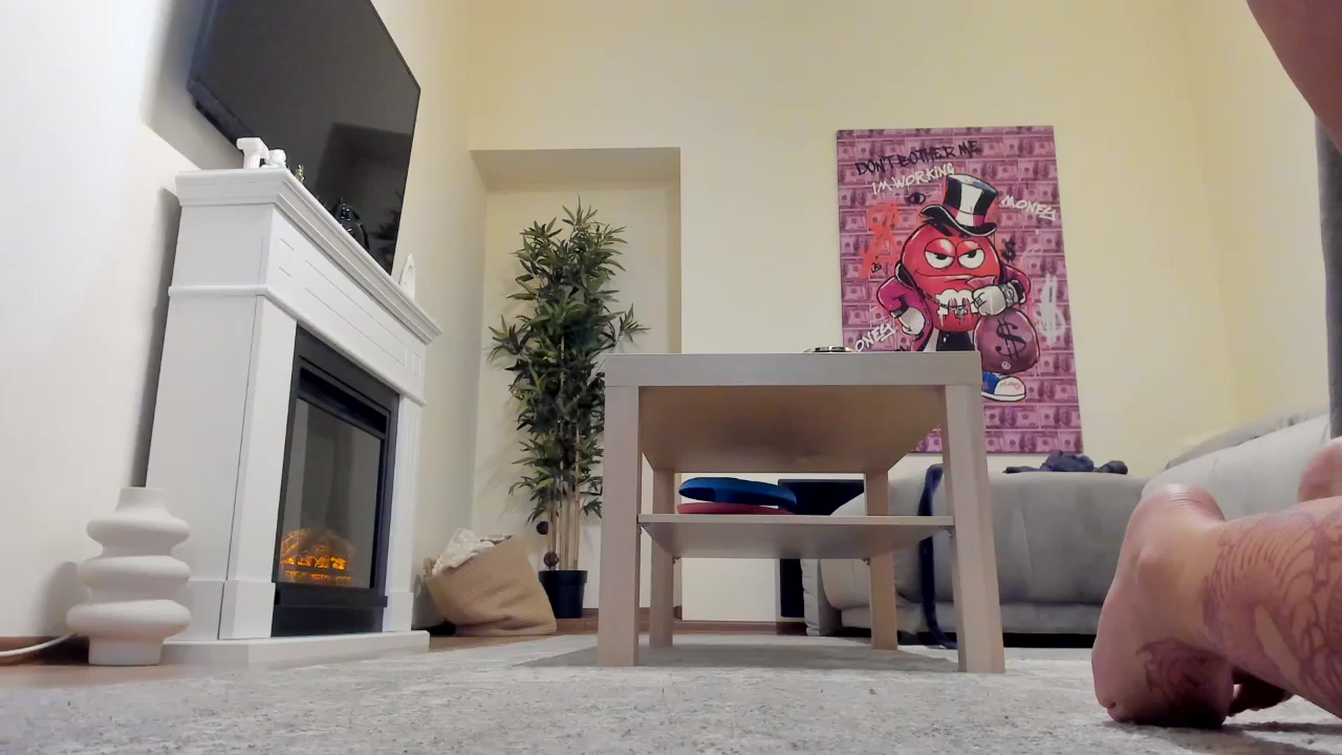 Gallery image thumbnail from Hailey_Honeyy's myfreecams stream on, 10/25/2023, 17:56 image 17 of 20