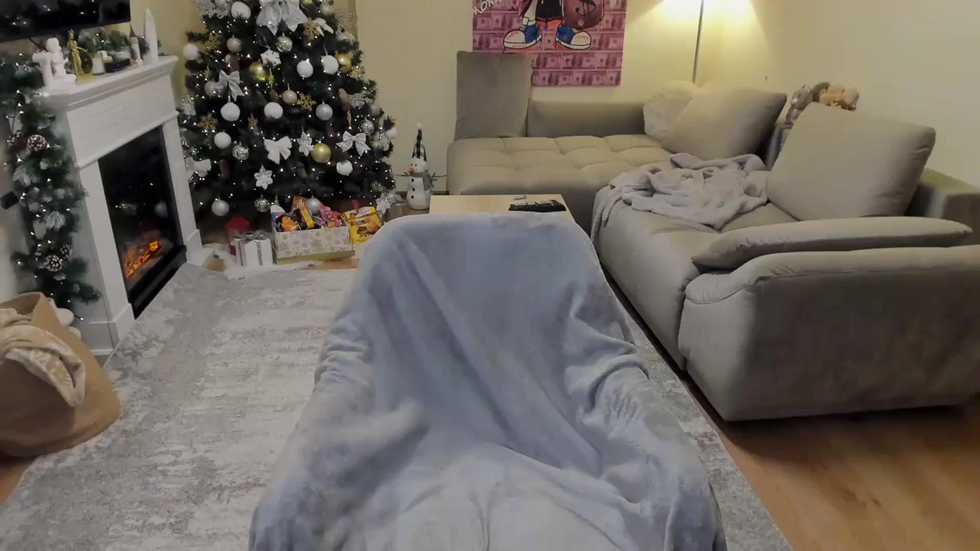 Gallery image thumbnail from Hailey_Honeyy's myfreecams stream on, 12/10/2023, 18:00 image 17 of 20