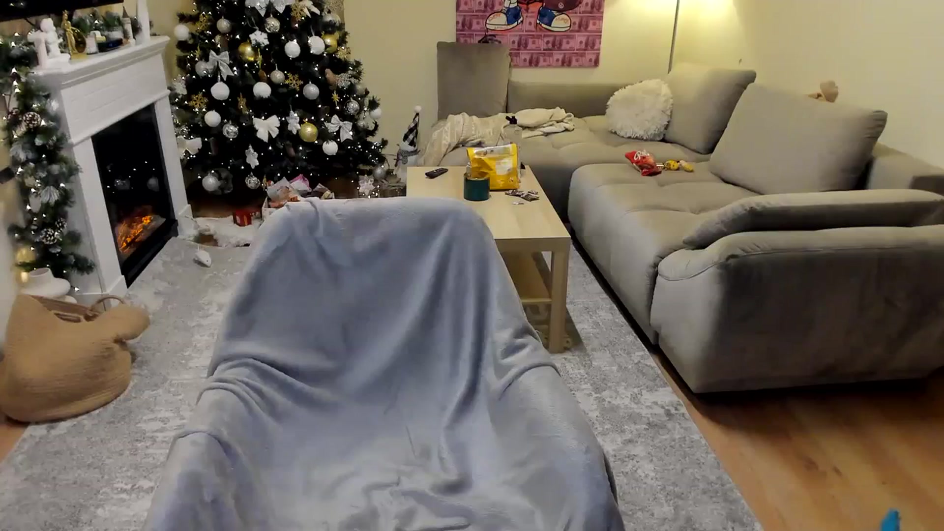 Gallery image thumbnail from Hailey_Honeyy's myfreecams stream on, 12/17/2023, 19:28 image 15 of 20