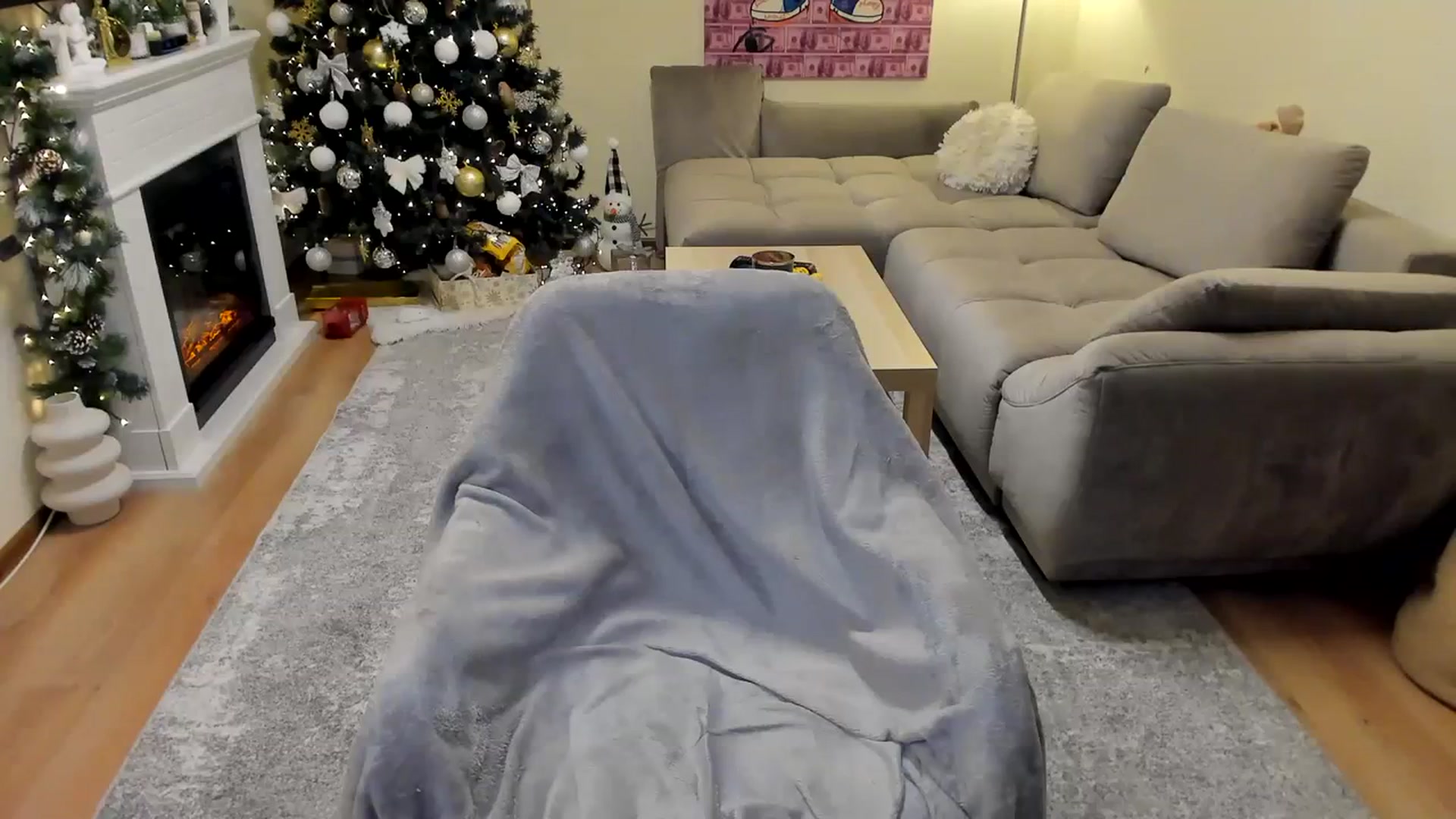 Gallery image thumbnail from Hailey_Honeyy's myfreecams stream on, 12/20/2023, 16:59 image 15 of 20