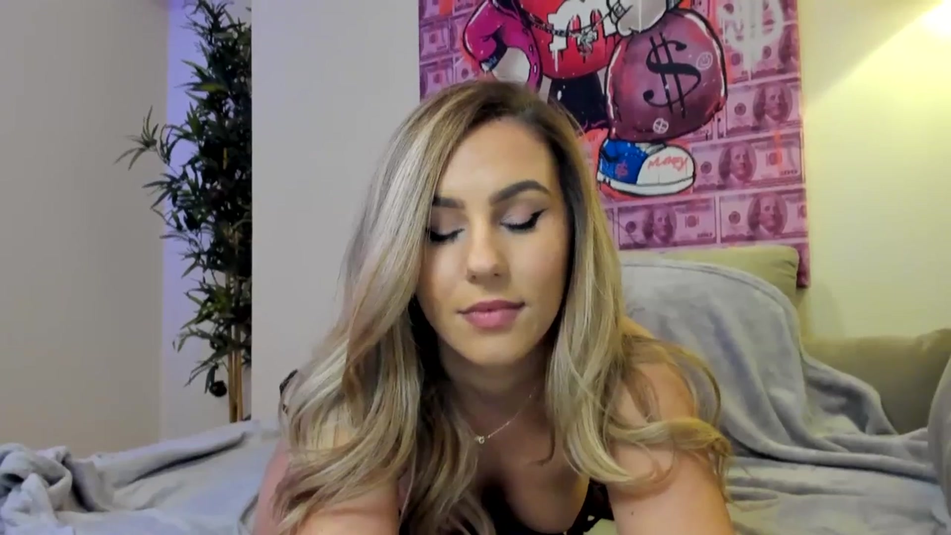 Gallery image thumbnail from Hailey_Honeyy's myfreecams stream on, 01/26/2024, 17:29 image 16 of 20