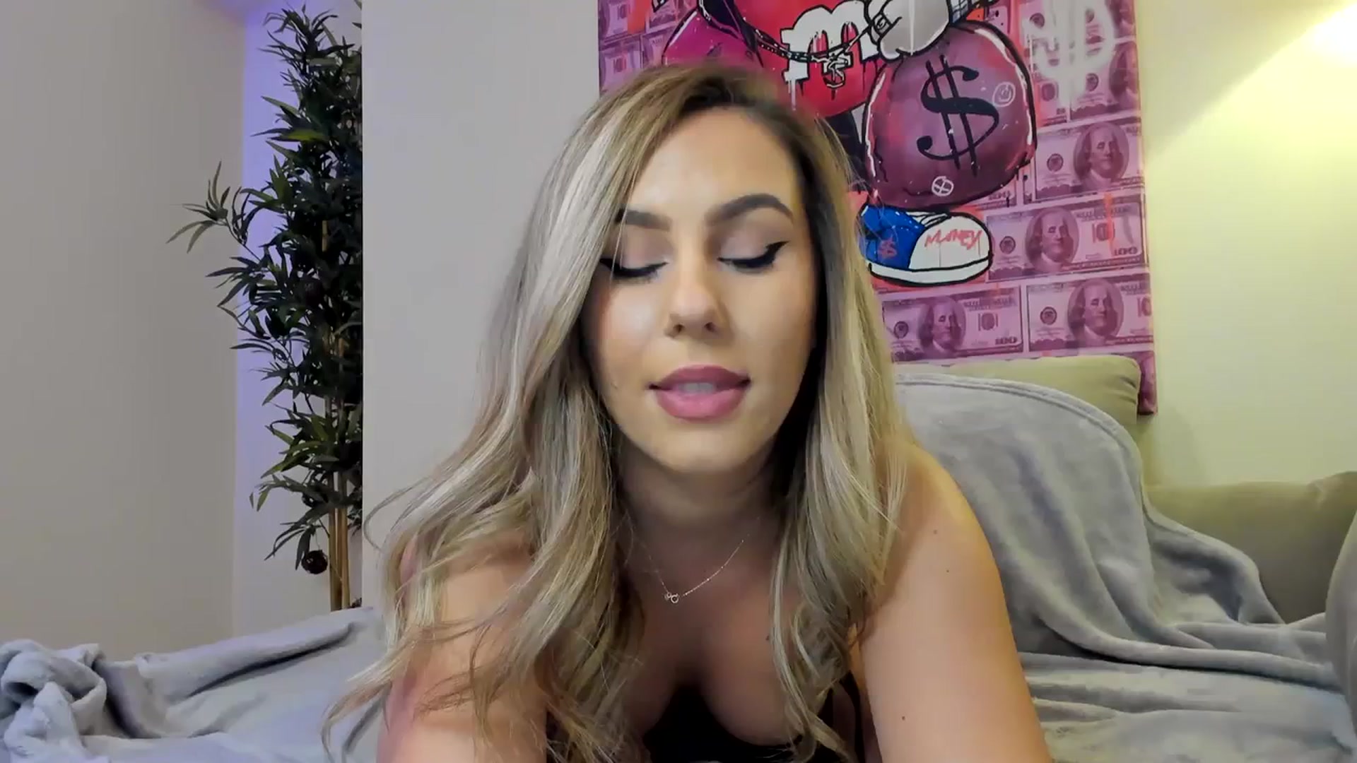 Gallery image thumbnail from Hailey_Honeyy's myfreecams stream on, 01/26/2024, 17:29 image 15 of 20
