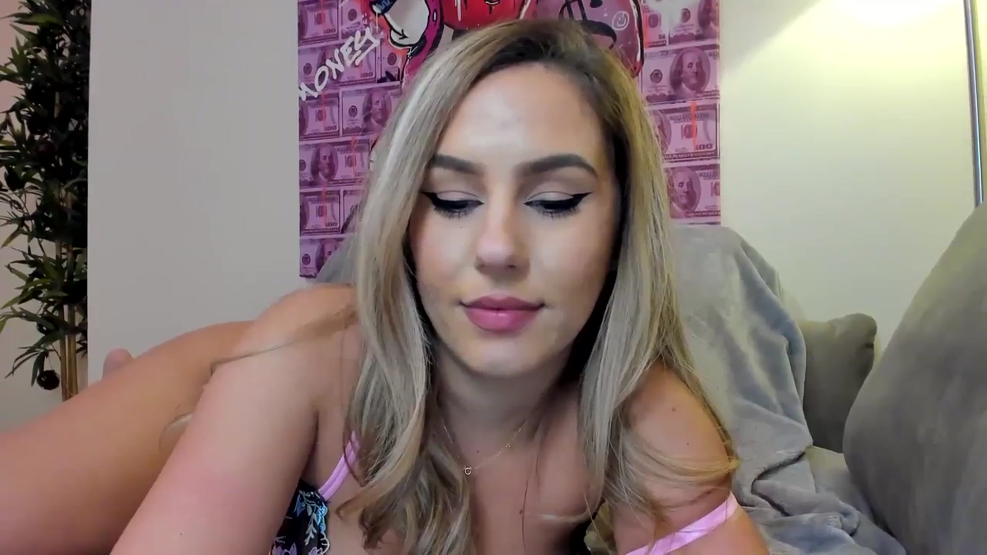 Gallery image thumbnail from Hailey_Honeyy's myfreecams stream on, 01/28/2024, 17:49 image 6 of 20