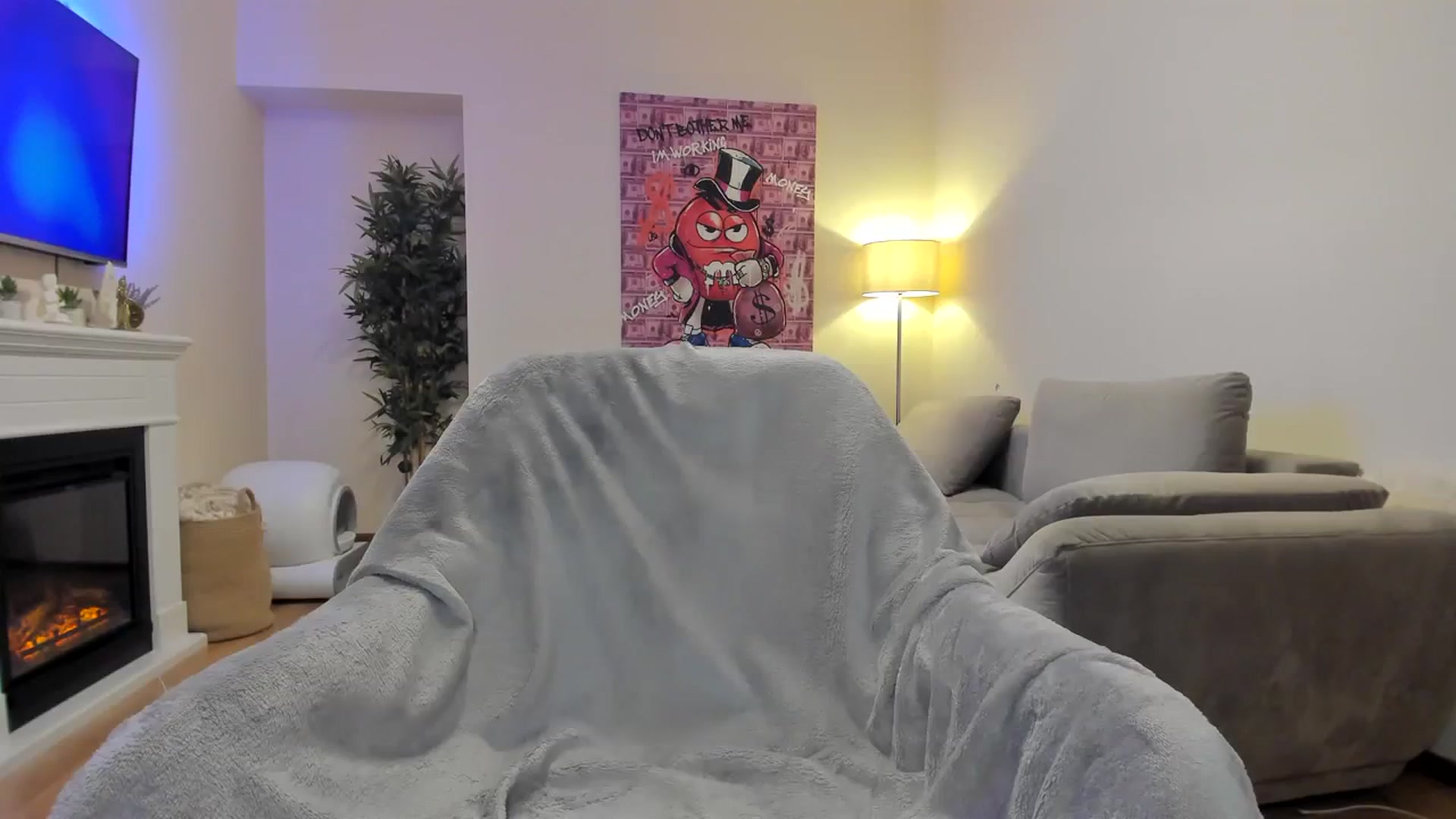 Gallery image thumbnail from Hailey_Honeyy's myfreecams stream on, 03/06/2024, 19:21 image 8 of 20