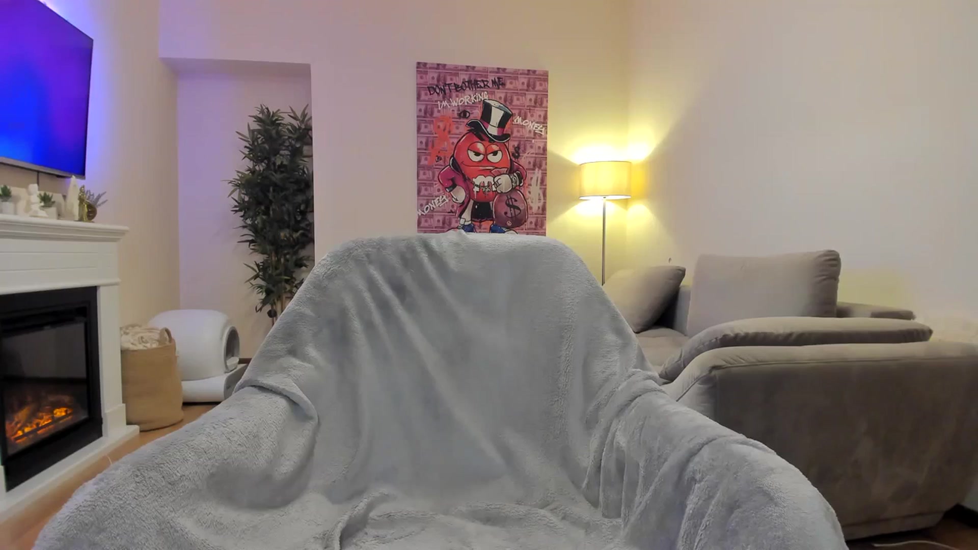 Gallery image thumbnail from Hailey_Honeyy's myfreecams stream on, 03/06/2024, 19:21 image 9 of 20
