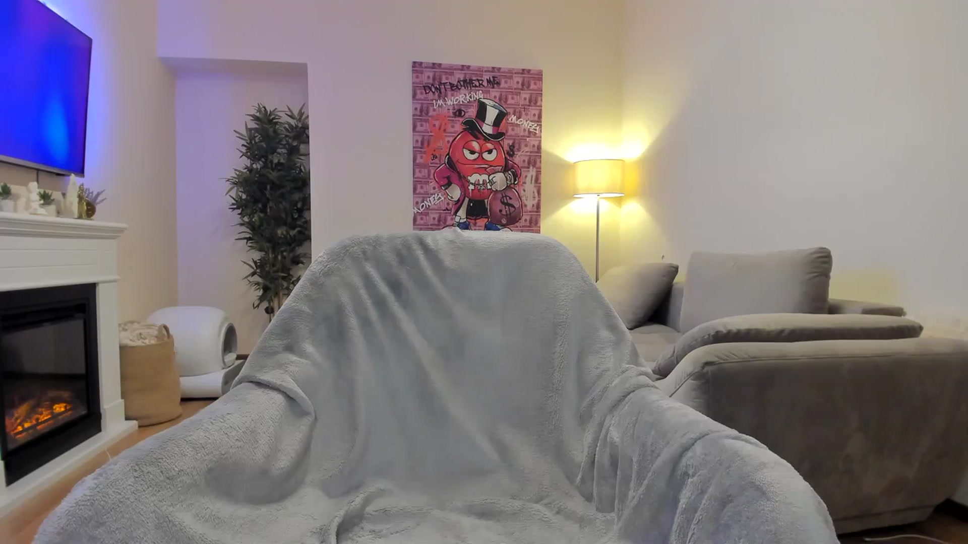Gallery image thumbnail from Hailey_Honeyy's myfreecams stream on, 03/06/2024, 19:21 image 7 of 20