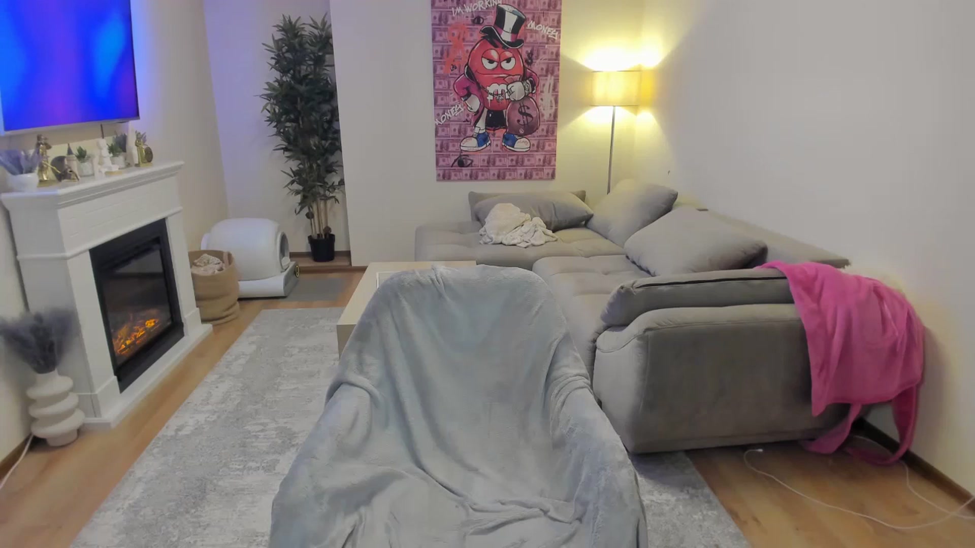 Gallery image thumbnail from Hailey_Honeyy's myfreecams stream on, 03/17/2024, 19:41 image 7 of 20