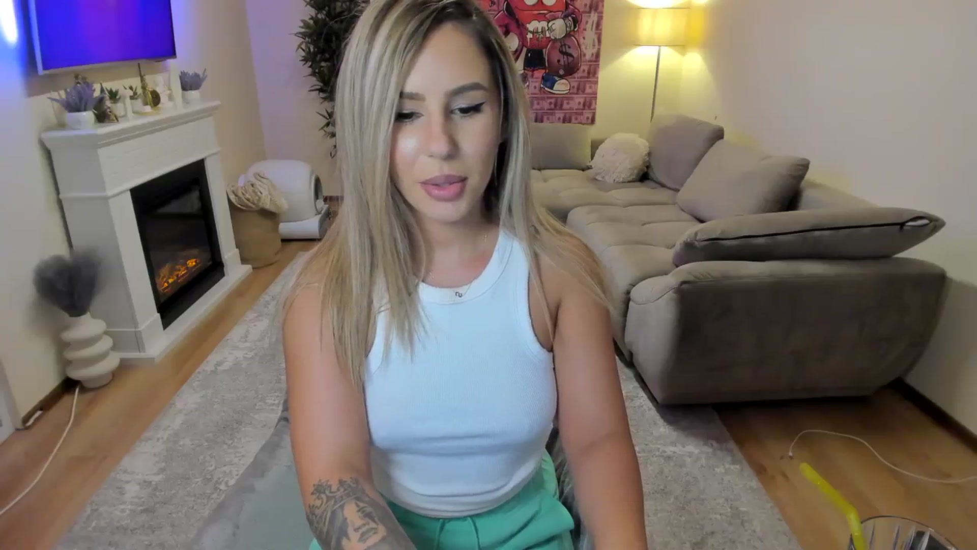 Gallery image thumbnail from Hailey_Honeyy's myfreecams stream on, 04/14/2024, 18:20 image 20 of 20