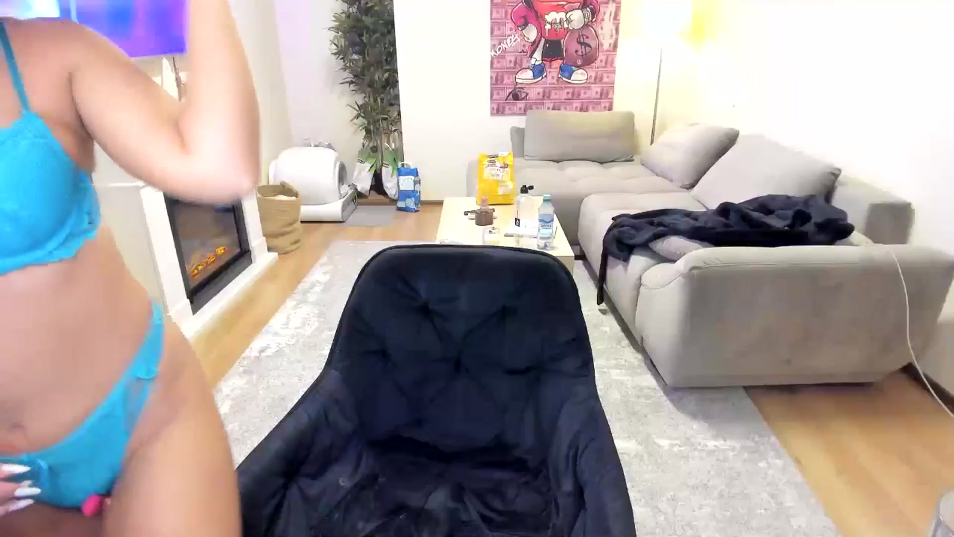 Gallery image thumbnail from Hailey_Honeyy's myfreecams stream on, 10/18/2024, 15:55 image 12 of 20