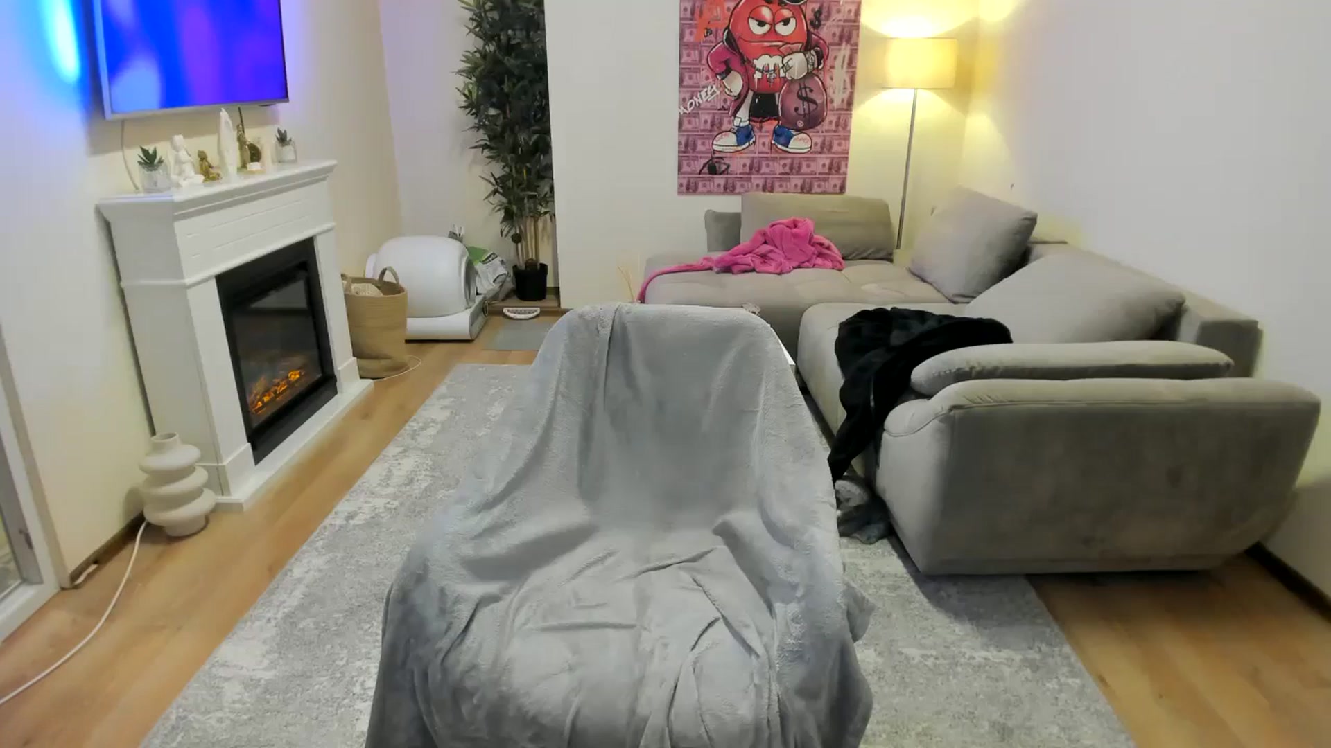 Gallery image thumbnail from Hailey_Honeyy's myfreecams stream on, 10/27/2024, 20:23 image 10 of 20